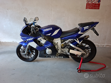Yamaha R6 a carburatori anno 2001