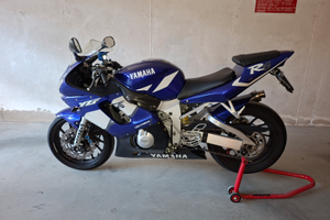Yamaha R6 a carburatori anno 2001
