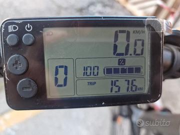 Bici trekking elettrica a pedalata assistita