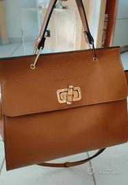 Borsa a mano in vera pelle, color cammello 