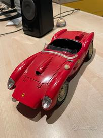 Modellino Ferrari 250 testarossa scala 1/18 burago