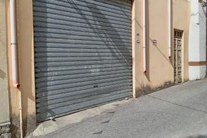 Garage 80 mq , possibilità di edificare sopra .