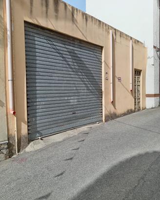 Garage 80 mq , possibilità di edificare sopra .