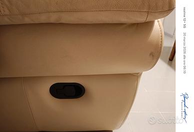 divano usato due posti con un sedile reclinabile 