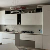 Cucina completa di elettrodomestici