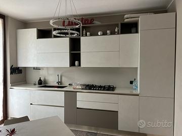 Cucina completa di elettrodomestici