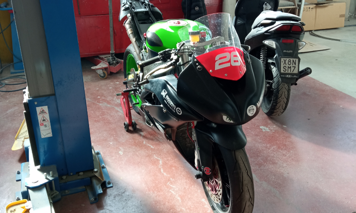 Kawasaki ninja 600 zx6r pista