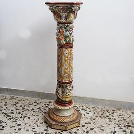 colonna in ceramica capodimonte