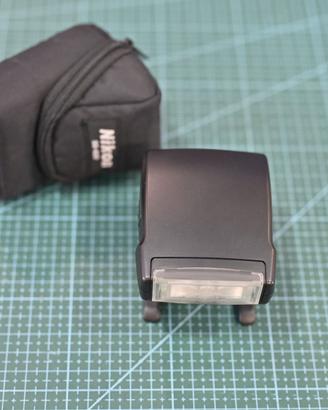 Flash Nikon SB-400 originale con custodia