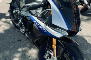 Yamaha R1 M