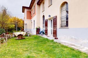 Soluzione indipendente con ampio giardino privato.