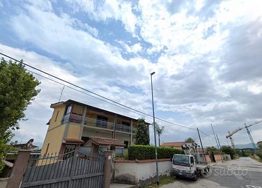 CASTELVERDE TRILOCALE ARREDATo CON CORTE ESTERNA