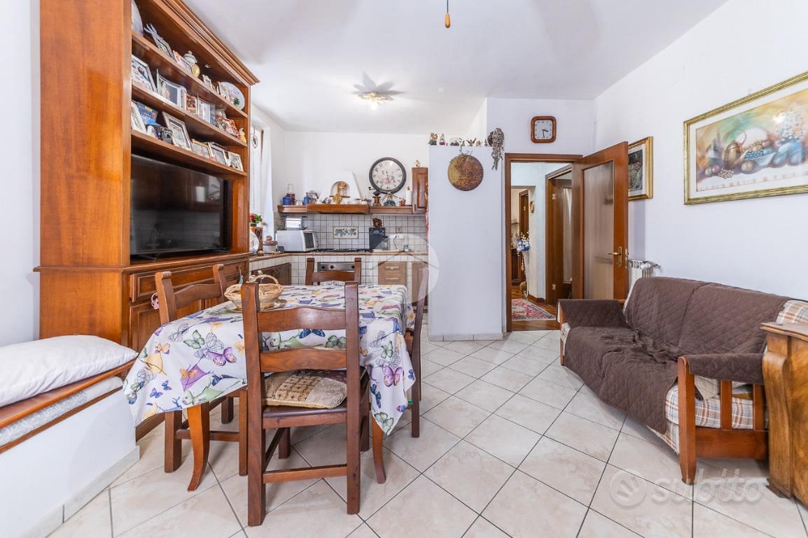 4 LOCALI A MONTEROTONDO - Vista 3