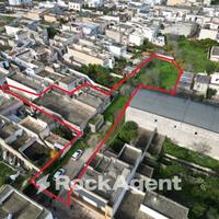 LOCALE DA RISTRUTTURARE CON ANNESSO TERRENO EDIFIC