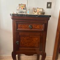 Coppia di comodini risalenti all’800
