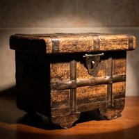 Scrigno in legno e metallo India