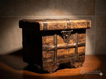 Scrigno in legno e metallo India