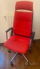 Sedia da ufficio con ruote colore rosso