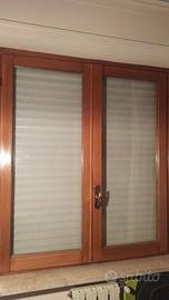 bella finestra due ante in legno