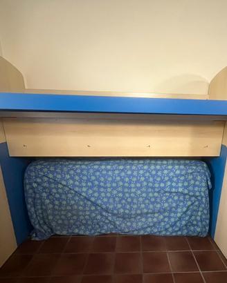 Struttura letto a castello con scala nuvoletta