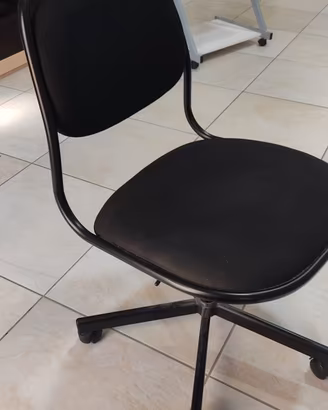 tavolino PC e sedia a rotelle 