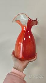 Vaso in vetro colorato su arancione 