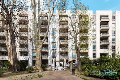 Ampio appartamento con vista sul verde e posto aut