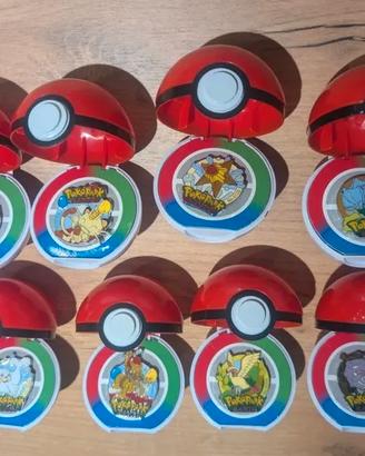 Pokeball con spille pokemon del Pokepark