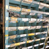 18 scaffali di ricambi Piaggio vespa e scooter