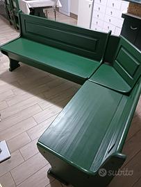 Panca ad angolo in legno massello con contenitore