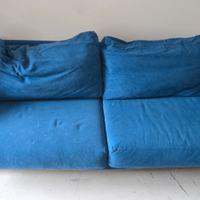divano in velluto 2 posti blu - prezzo trattabile 