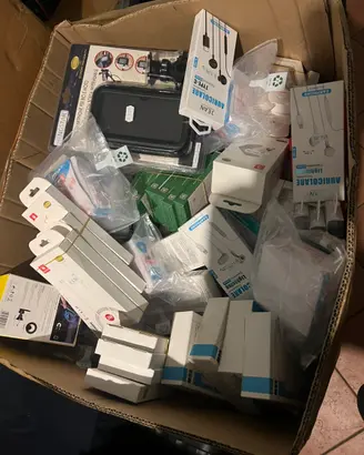 Cover, alimentatori e cavi per telefoni 手机维修店的产品