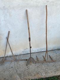 Vecchi attrezzi da contadino