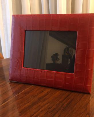 Cornice in pelle rossa