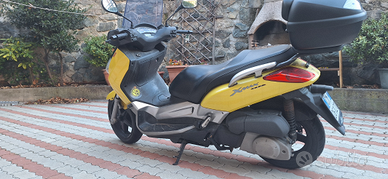 Moto (scooter)Yamaha X-MAX 250