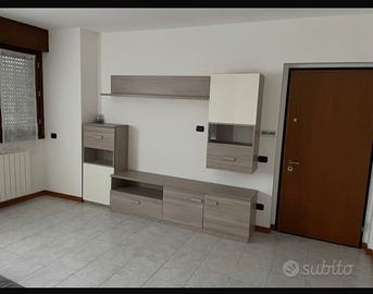 Parete attrezzata e cucina