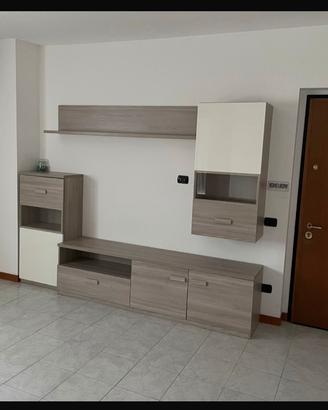 Parete attrezzata e cucina