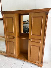 Guardaroba appendiabiti in legno con specchio