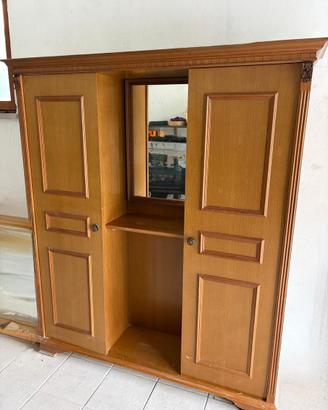 Guardaroba appendiabiti in legno con specchio