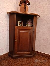 Angoliera in legno