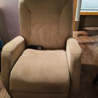  poltrona alzapersona motorizzata 