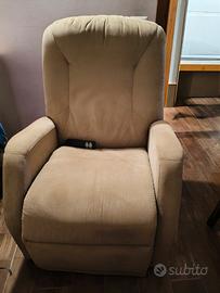  poltrona alzapersona motorizzata 