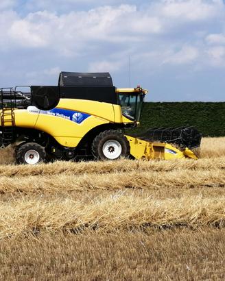 Mietitrebbia new holland cr 9060 elevation