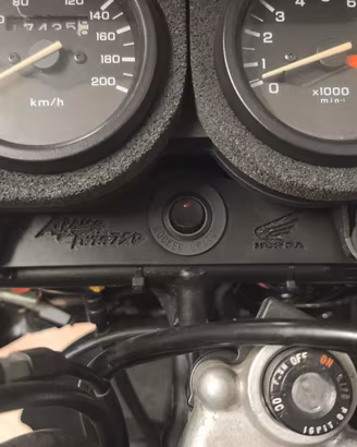 Africa Twin 750 RD07 - Supporto USB e voltmetro