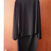 maglia nera asimmetrica.