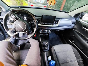 Kia  stonic  1.2 gpl