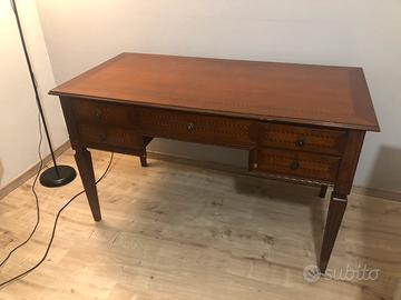 Scrivania in legno massello