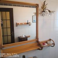 Specchiera, mensole e kit accessori bagno in bambu