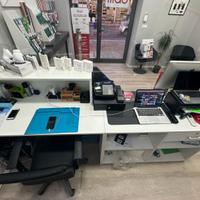 Arredo completo per negozio di telefonia