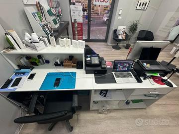 Arredo completo per negozio di telefonia